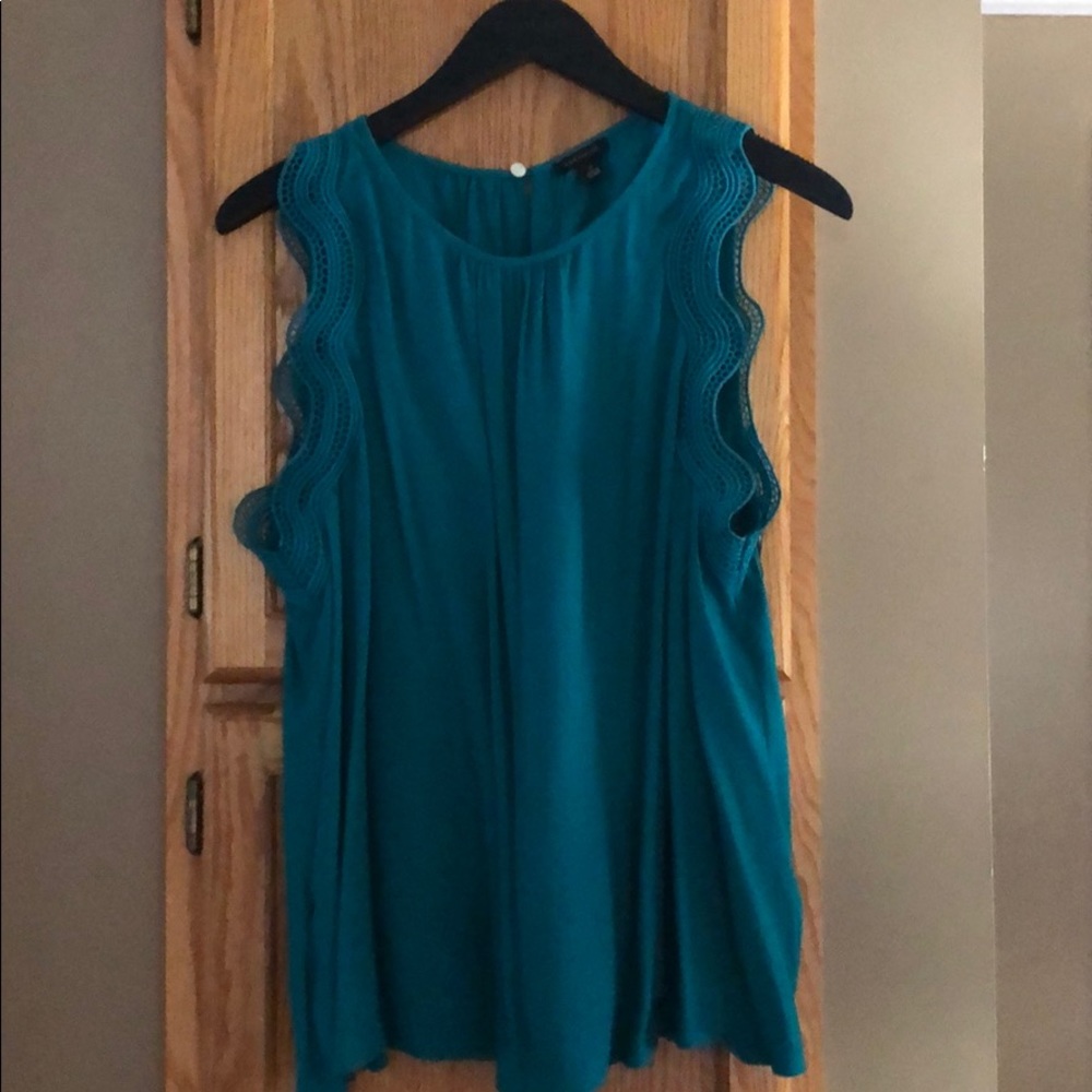 Sleeveless detail sleeve blouse